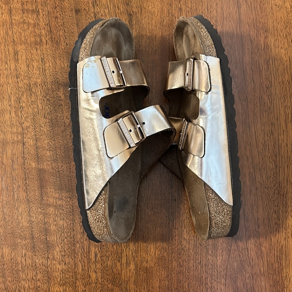 Birkenstock Arizona Sandal in Rose Gold - Picture 8 of 10